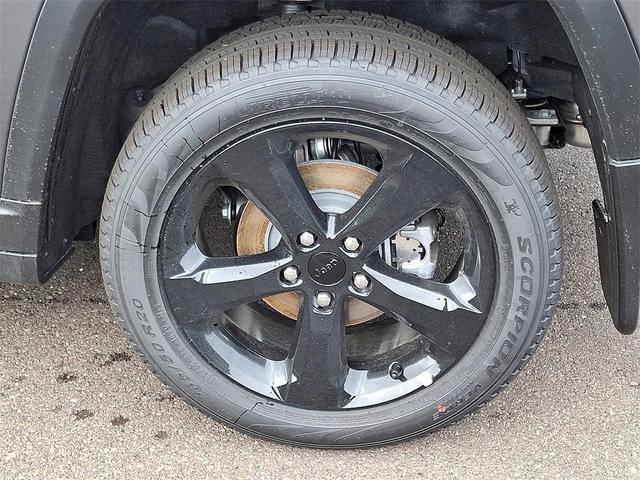 Photo of 2025 Metallic Jeep Grand Cherokee