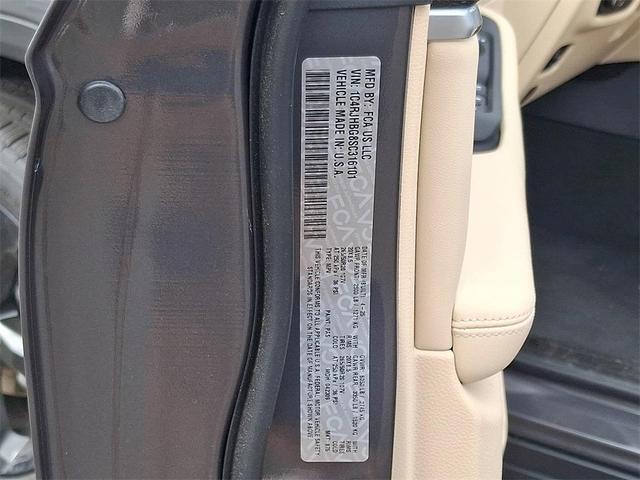 Photo of 2025 Metallic Jeep Grand Cherokee