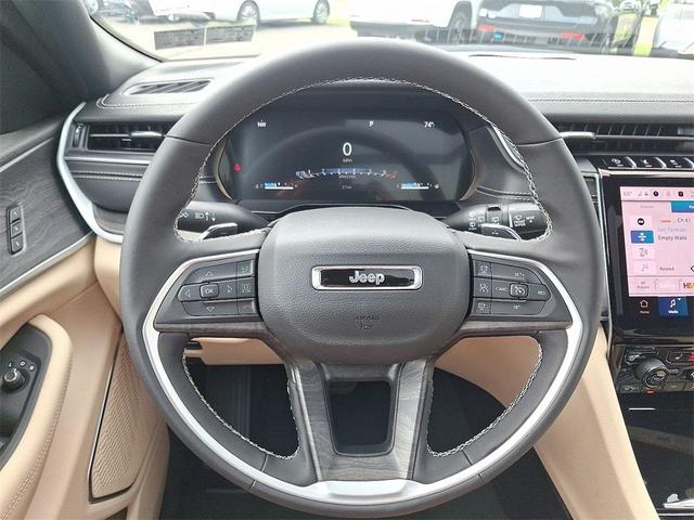 Photo of 2025 Metallic Jeep Grand Cherokee
