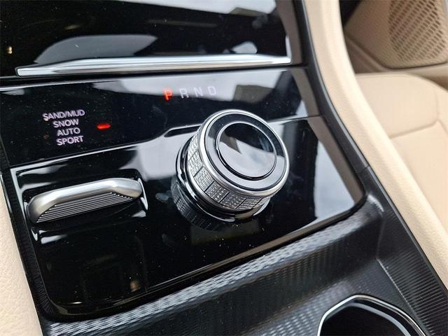 Photo of 2025 Metallic Jeep Grand Cherokee