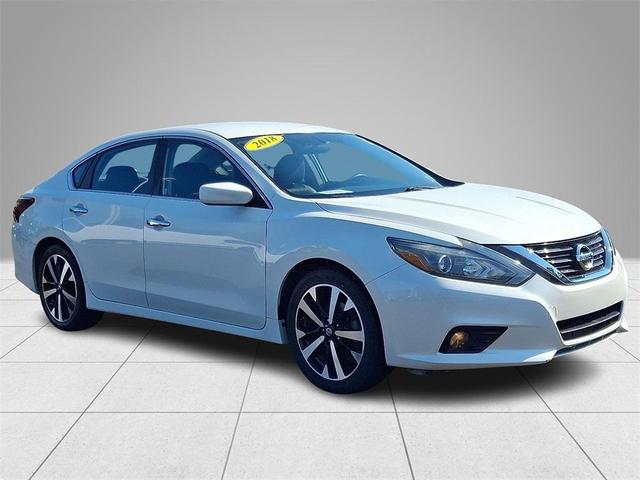 Photo of 2018 White Nissan Altima