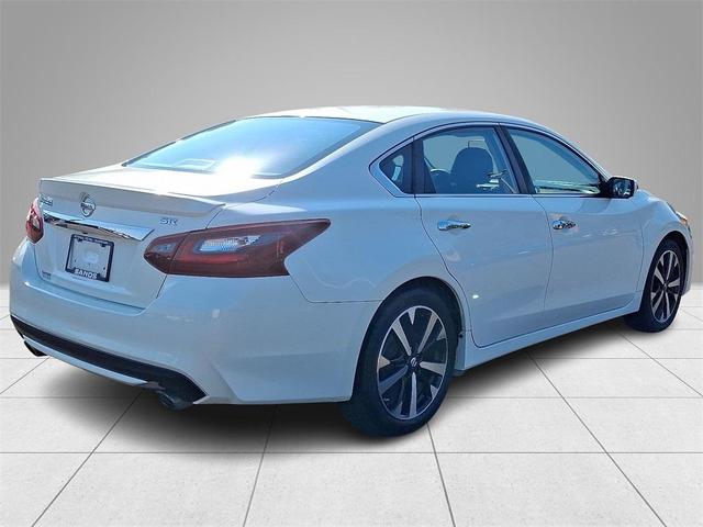 Photo of 2018 White Nissan Altima