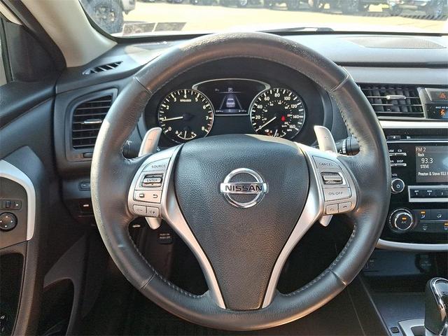 Photo of 2018 White Nissan Altima