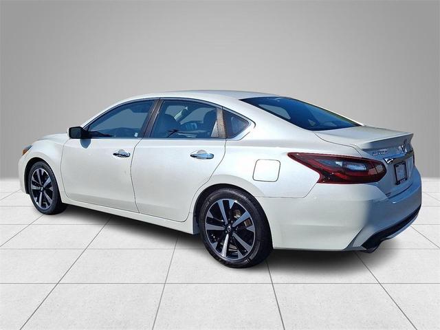 Photo of 2018 White Nissan Altima