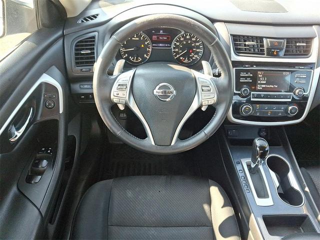 Photo of 2018 White Nissan Altima