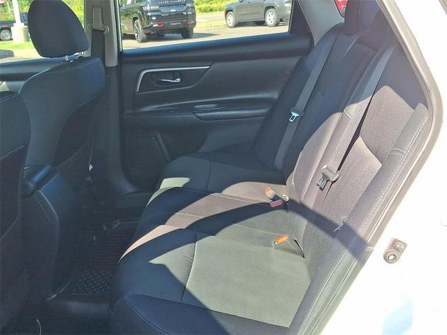 Photo of 2018 White Nissan Altima