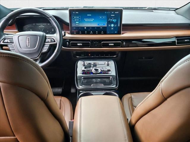 Photo of 2023 Silver Radiance Metallic Clearcoat Lincoln Nautilus