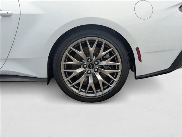 Photo of 2025 Oxford White Ford Mustang