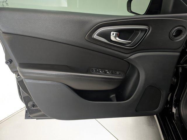 Photo of 2017 Black Clearcoat Chrysler 200
