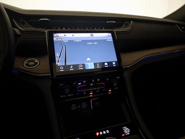Photo of 2023 Bright White Clearcoat Jeep Grand Cherokee L