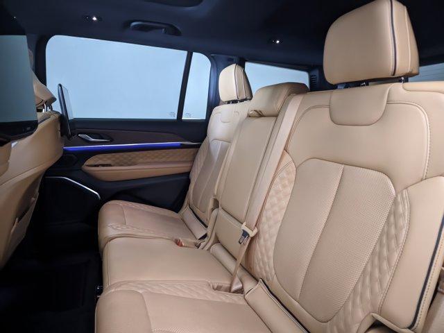 Photo of 2023 Bright White Clearcoat Jeep Grand Cherokee L