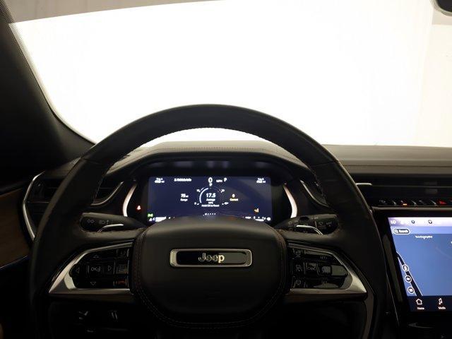 Photo of 2023 Bright White Clearcoat Jeep Grand Cherokee L