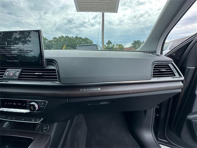 Photo of 2021 Manhattan Gray Metallic Audi Q5