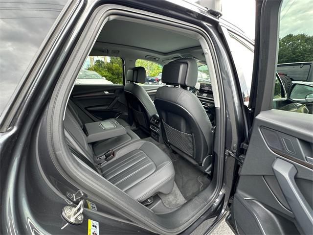 Photo of 2021 Manhattan Gray Metallic Audi Q5