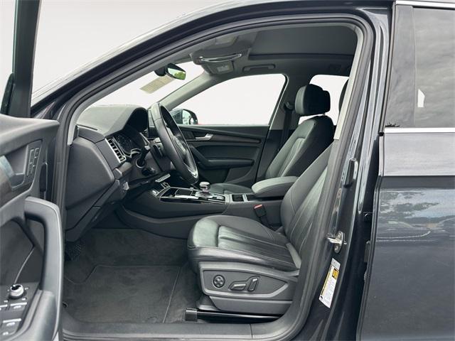 Photo of 2021 Manhattan Gray Metallic Audi Q5