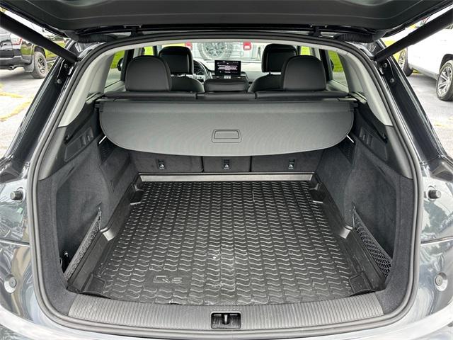 Photo of 2021 Manhattan Gray Metallic Audi Q5