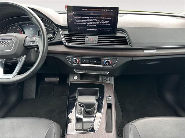 Photo of 2021 Manhattan Gray Metallic Audi Q5