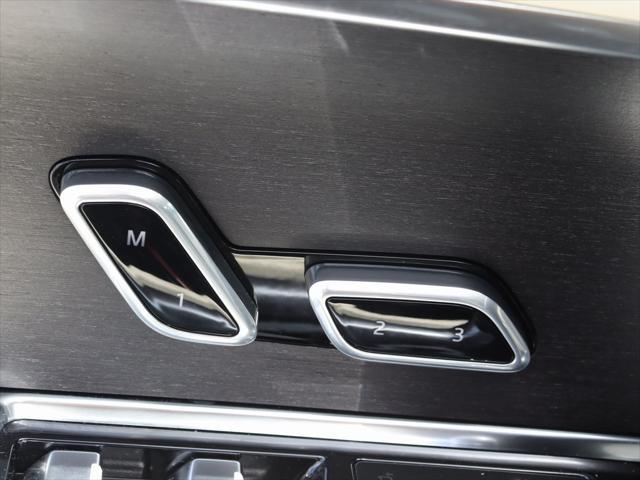 Photo of 2023 Santorini Black Metallic Land Rover Range Rover