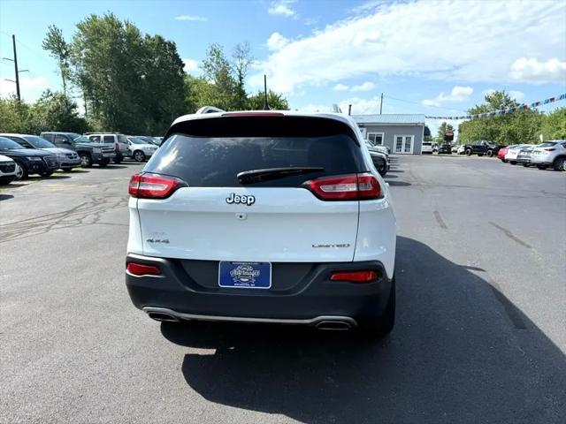 Photo of 2016 Bright White Clearcoat Jeep Cherokee