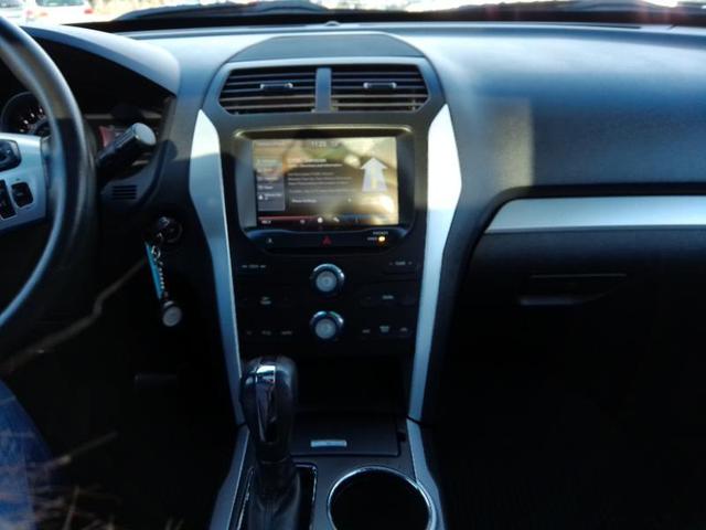 Photo of 2014 Tuxedo Black Metallic Ford Explorer