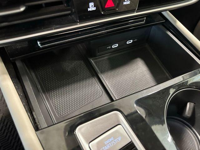 Photo of 2024 Opal White Pearl Effect Volkswagen Atlas