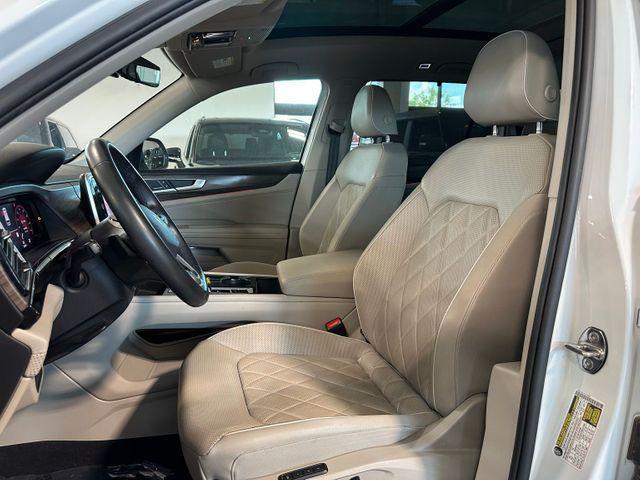 Photo of 2024 Opal White Pearl Effect Volkswagen Atlas