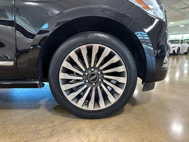 Photo of 2020 Black Lincoln Navigator