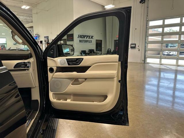 Photo of 2020 Black Lincoln Navigator