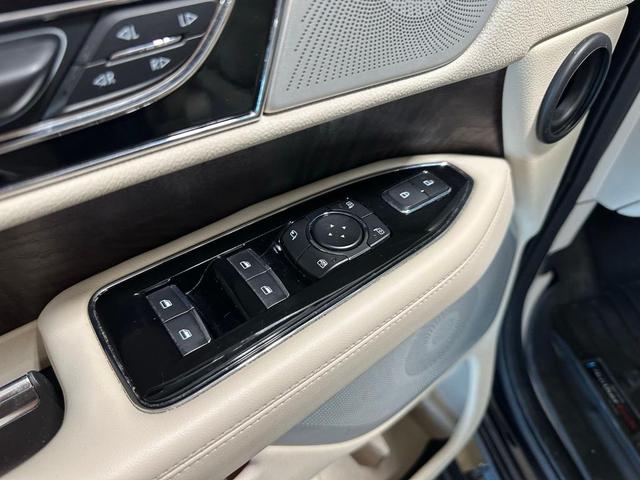 Photo of 2020 Black Lincoln Navigator