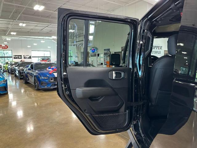 Photo of 2021 Black Clearcoat Jeep Gladiator