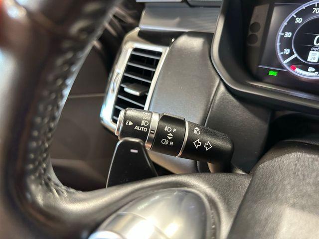 Photo of 2018 Santorini Black Land Rover Discovery