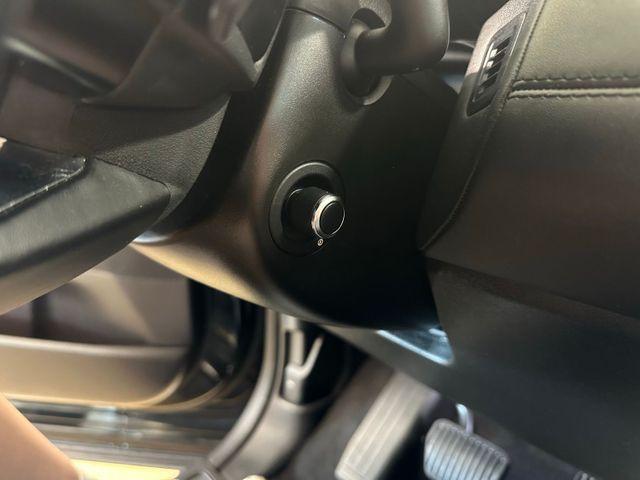 Photo of 2018 Santorini Black Land Rover Discovery