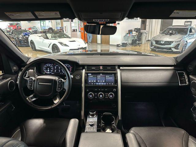 Photo of 2018 Santorini Black Land Rover Discovery