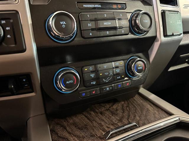 Photo of 2019 White Platinum Tri-Coat Metallic Ford F-250