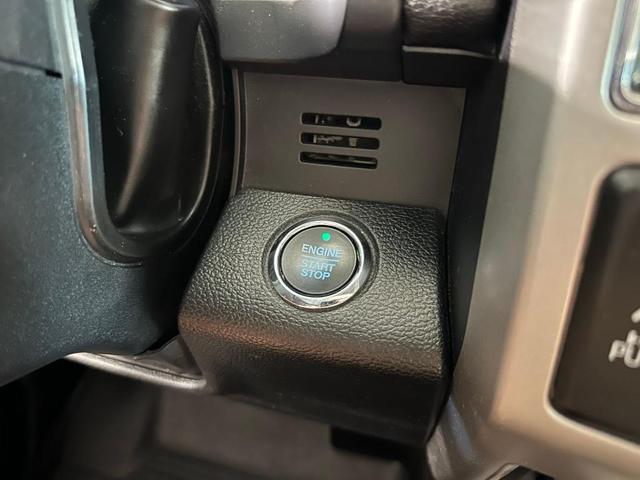 Photo of 2019 White Platinum Tri-Coat Metallic Ford F-250