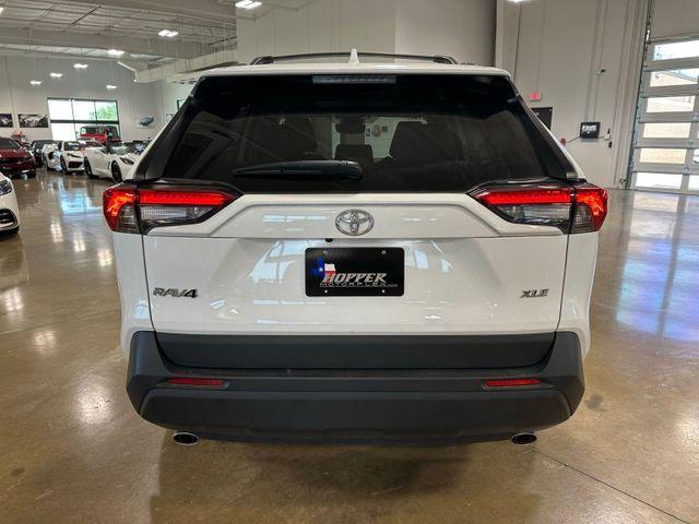 Photo of 2023 White Toyota RAV4