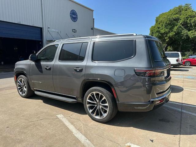 Photo of 2022 Metallic Jeep Wagoneer