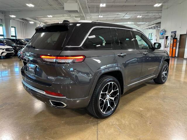 Photo of 2022 Metallic Jeep Grand Cherokee