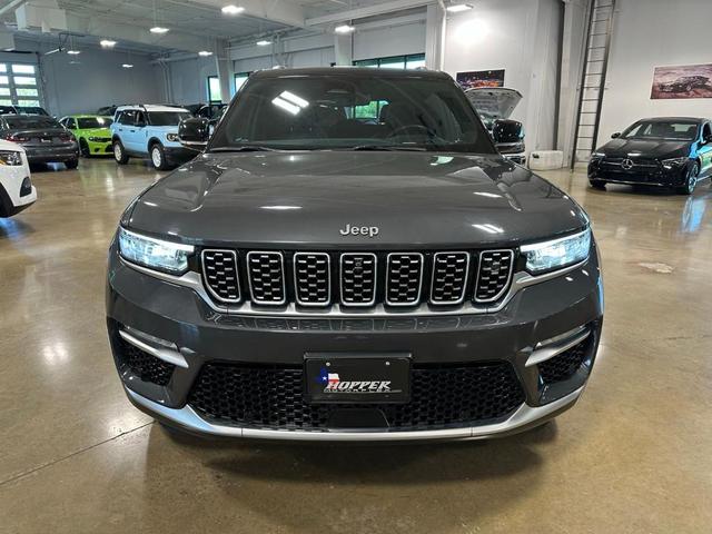 Photo of 2022 Metallic Jeep Grand Cherokee