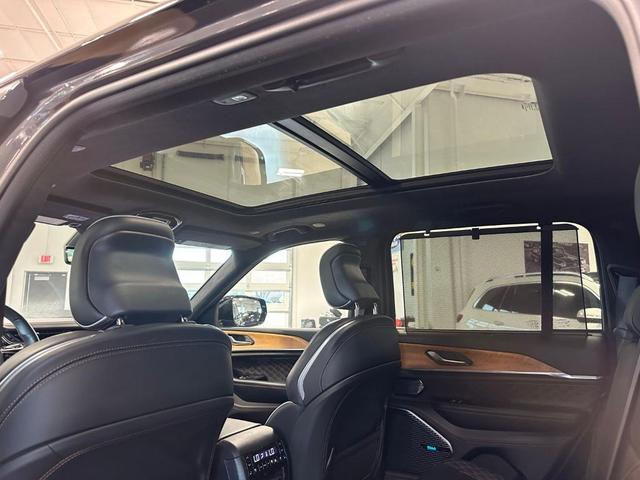 Photo of 2022 Metallic Jeep Grand Cherokee