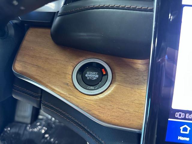 Photo of 2022 Metallic Jeep Grand Cherokee