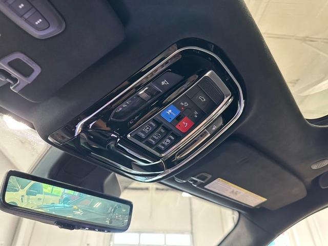 Photo of 2022 Metallic Jeep Grand Cherokee