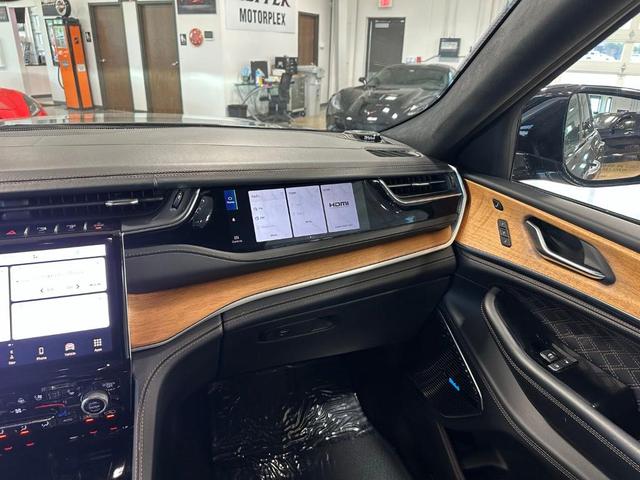 Photo of 2022 Metallic Jeep Grand Cherokee
