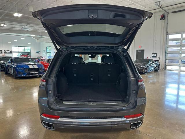 Photo of 2022 Metallic Jeep Grand Cherokee