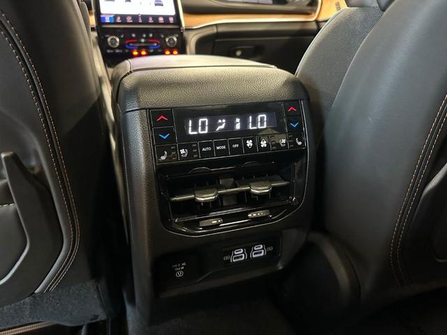 Photo of 2022 Metallic Jeep Grand Cherokee