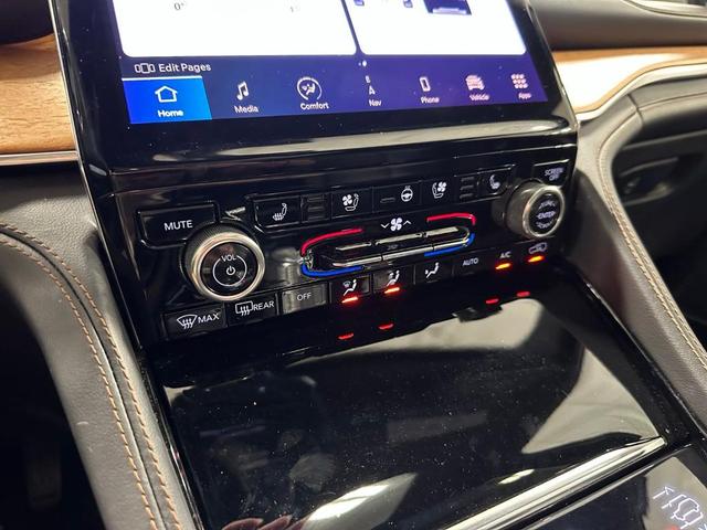 Photo of 2022 Metallic Jeep Grand Cherokee