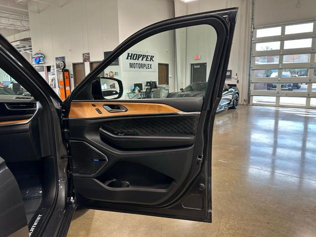 Photo of 2022 Metallic Jeep Grand Cherokee