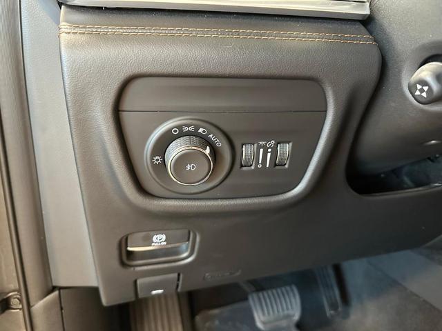 Photo of 2022 Metallic Jeep Grand Cherokee