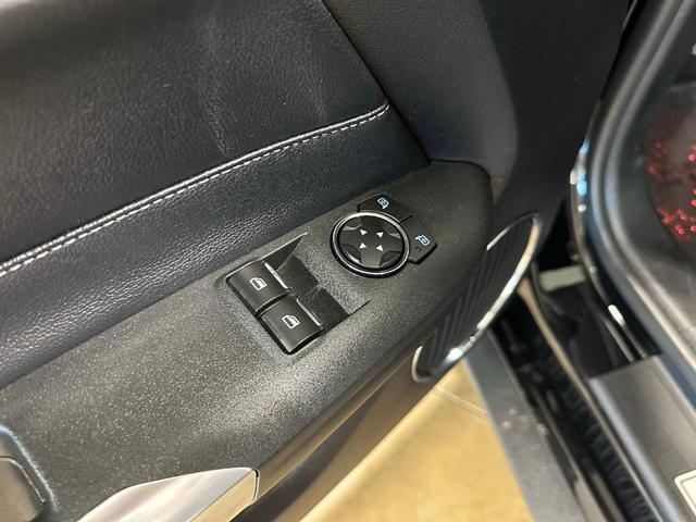 Photo of 2018 Shadow Black Ford Mustang
