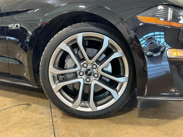 Photo of 2018 Shadow Black Ford Mustang